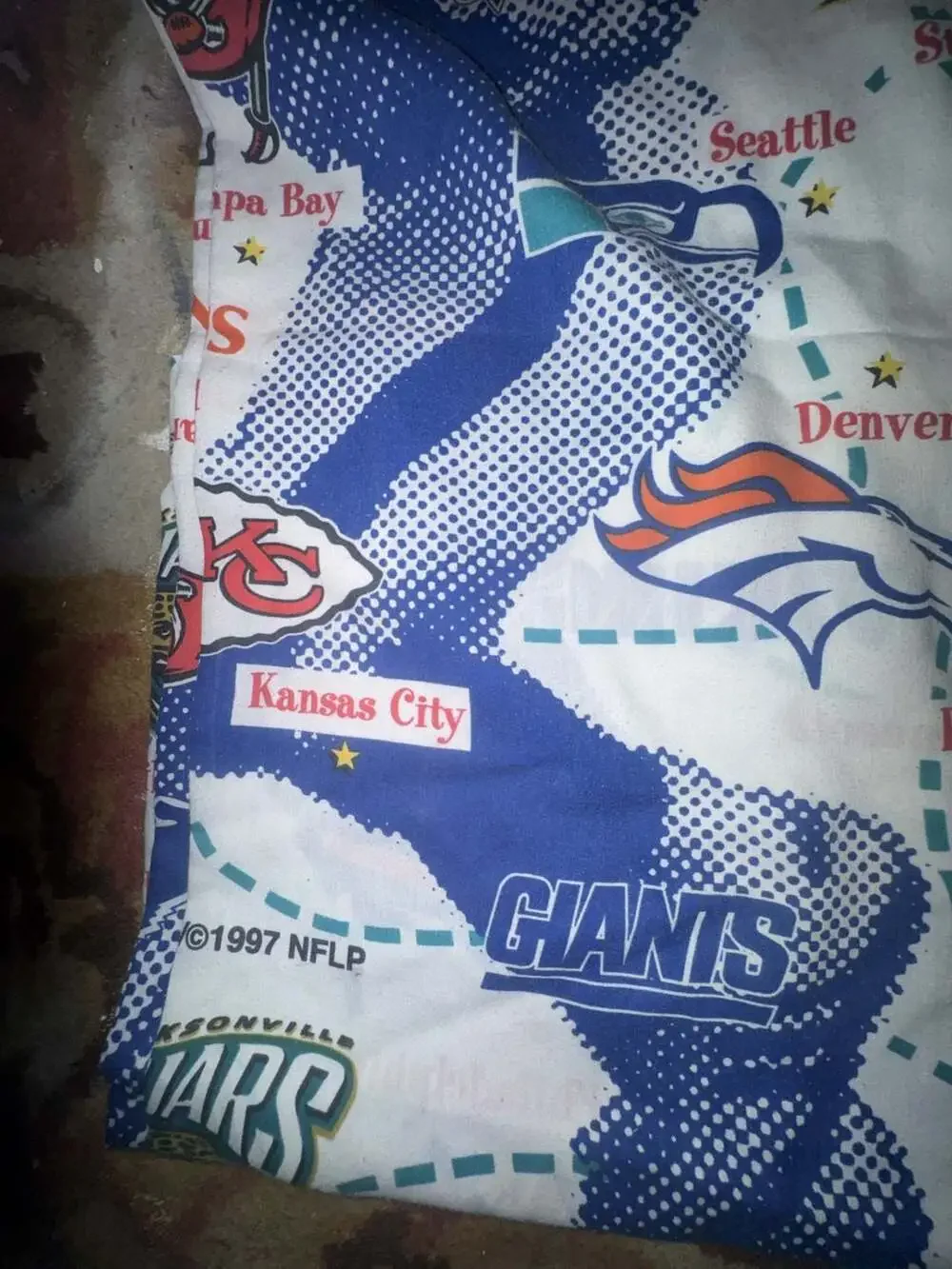 Twin Vintage 1997 NFL Teams 'Road to the Super Bowl' Fabric Bed Sheet